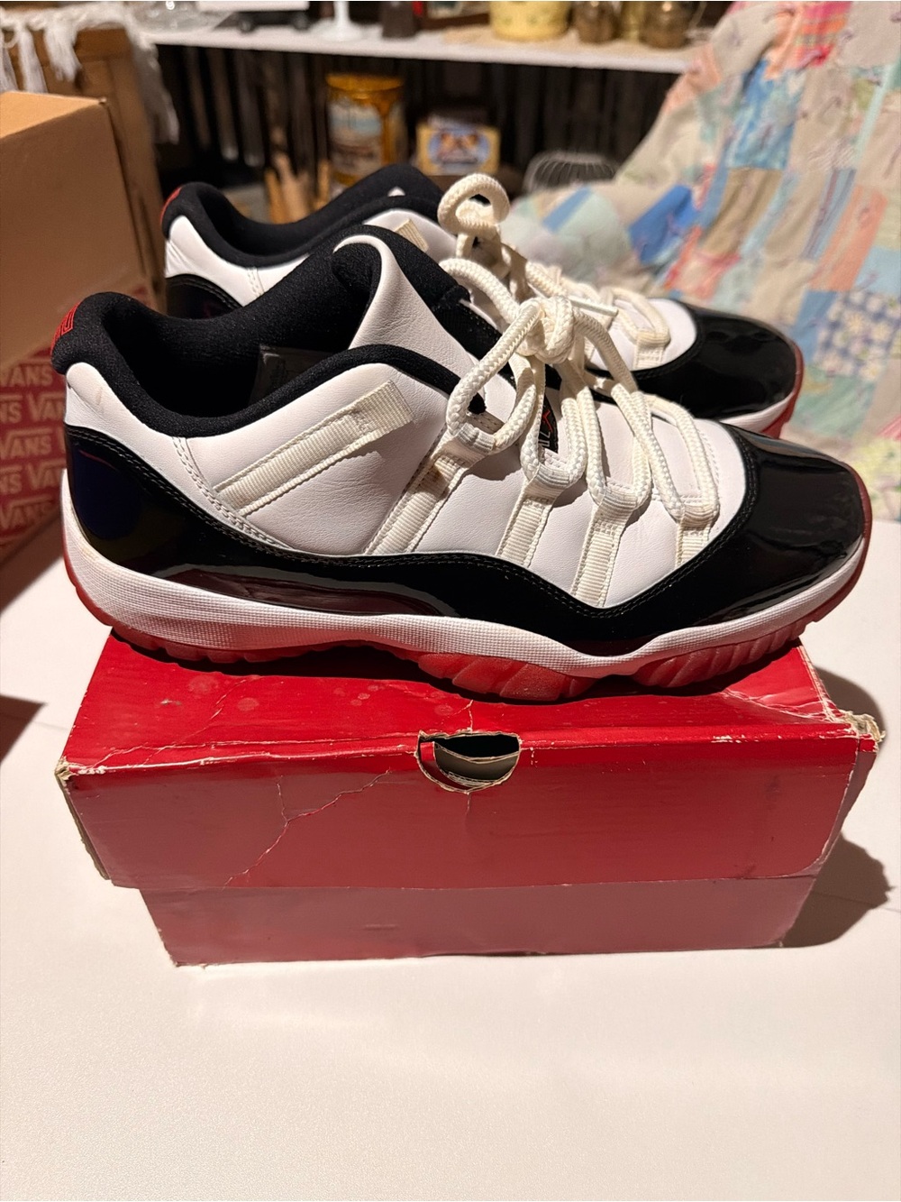 Nike Men’s Black and White Low-Top Athletic Sneakers - Picture 2 of 3